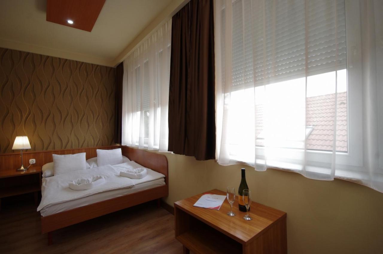 Aqua Hotel Gyula Εξωτερικό φωτογραφία