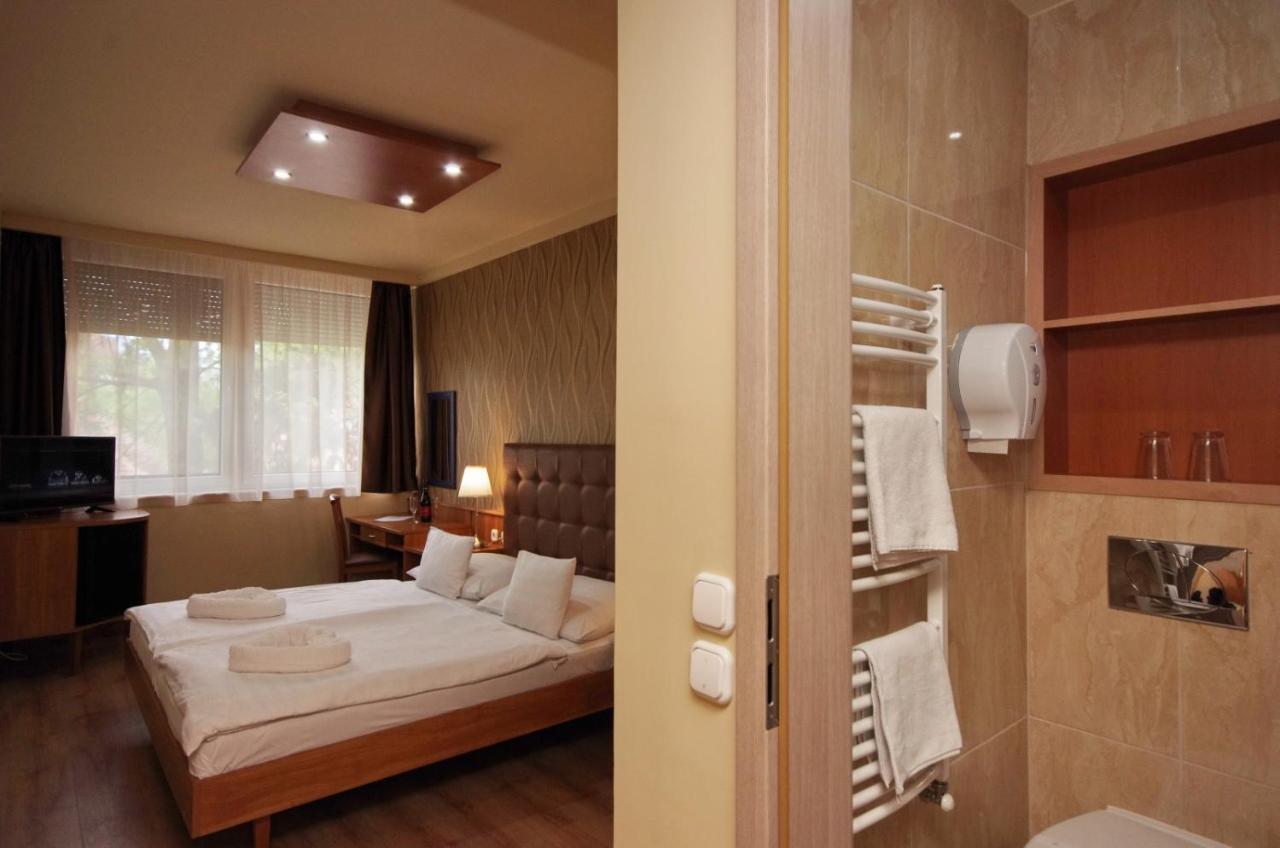 Aqua Hotel Gyula Εξωτερικό φωτογραφία