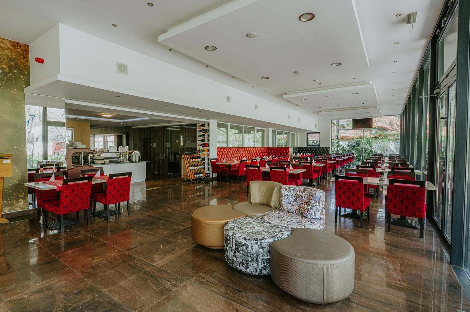 Aqua Hotel Gyula Εξωτερικό φωτογραφία