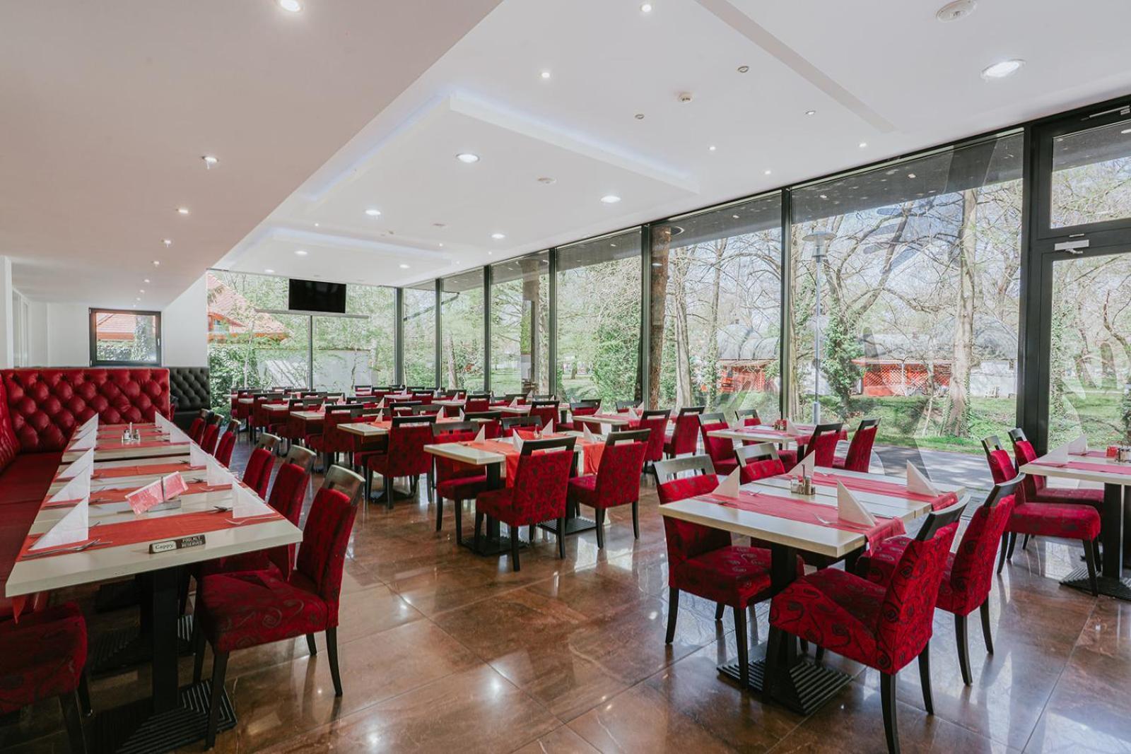 Aqua Hotel Gyula Εξωτερικό φωτογραφία