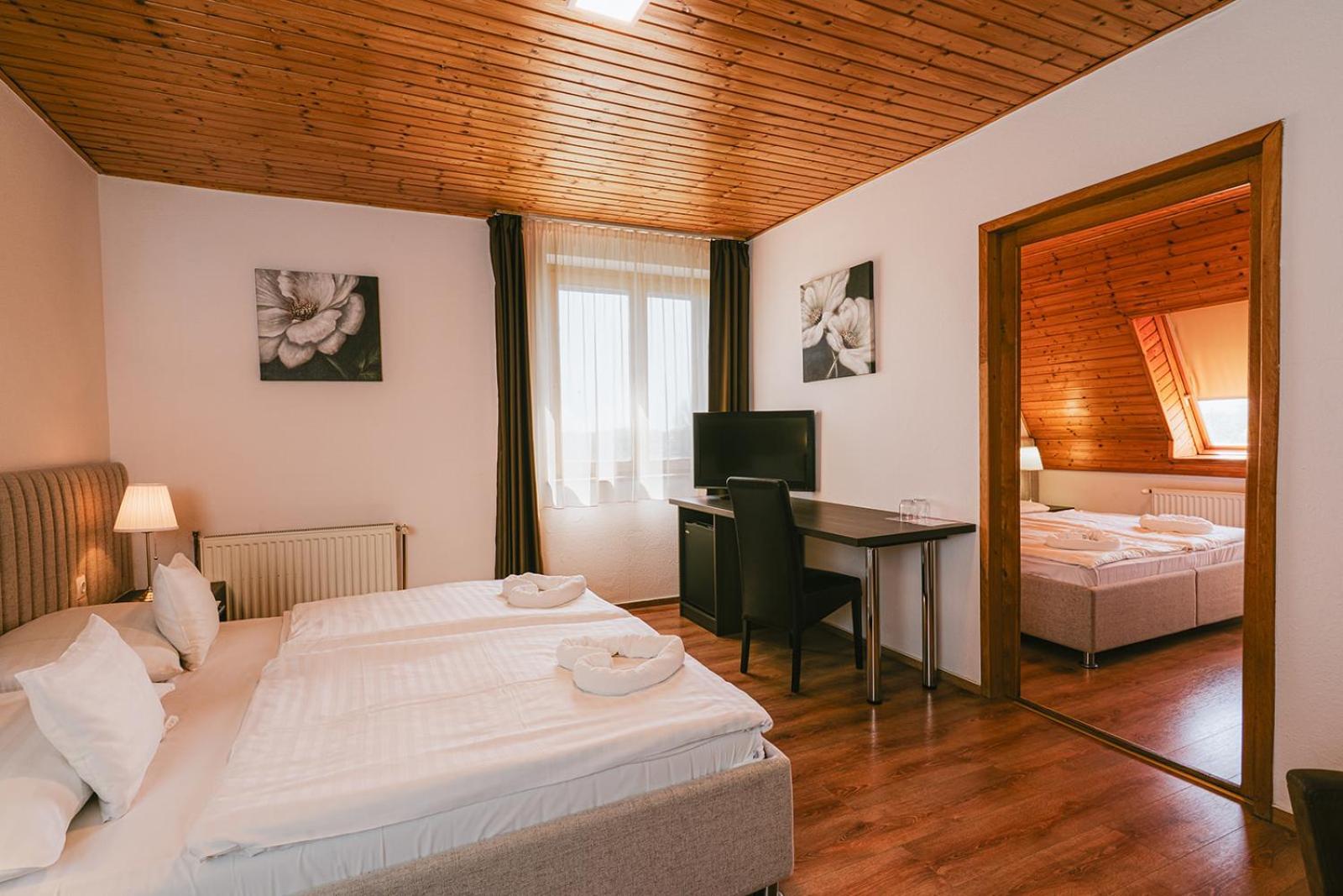 Aqua Hotel Gyula Εξωτερικό φωτογραφία