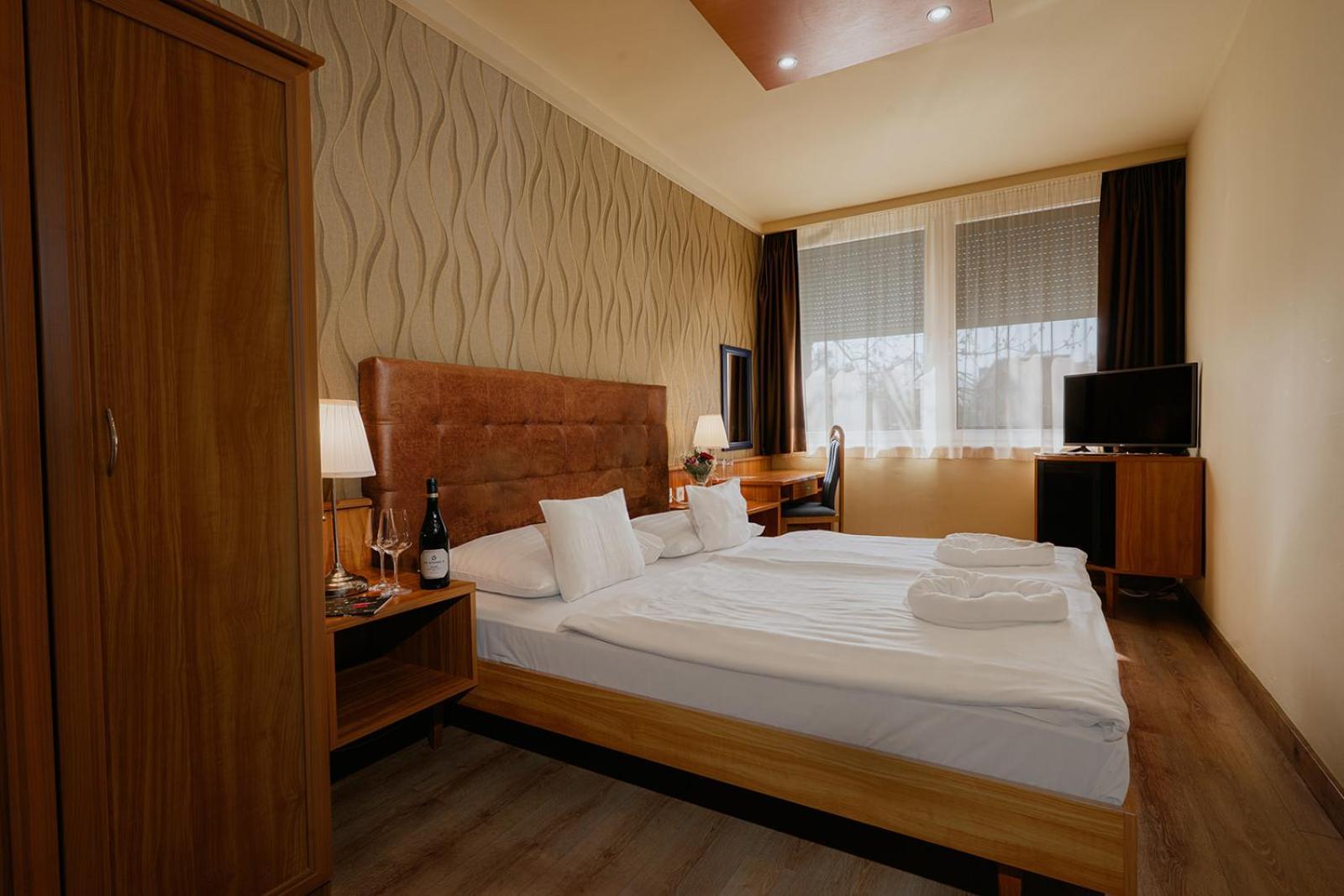 Aqua Hotel Gyula Εξωτερικό φωτογραφία