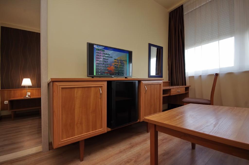 Aqua Hotel Gyula Εξωτερικό φωτογραφία