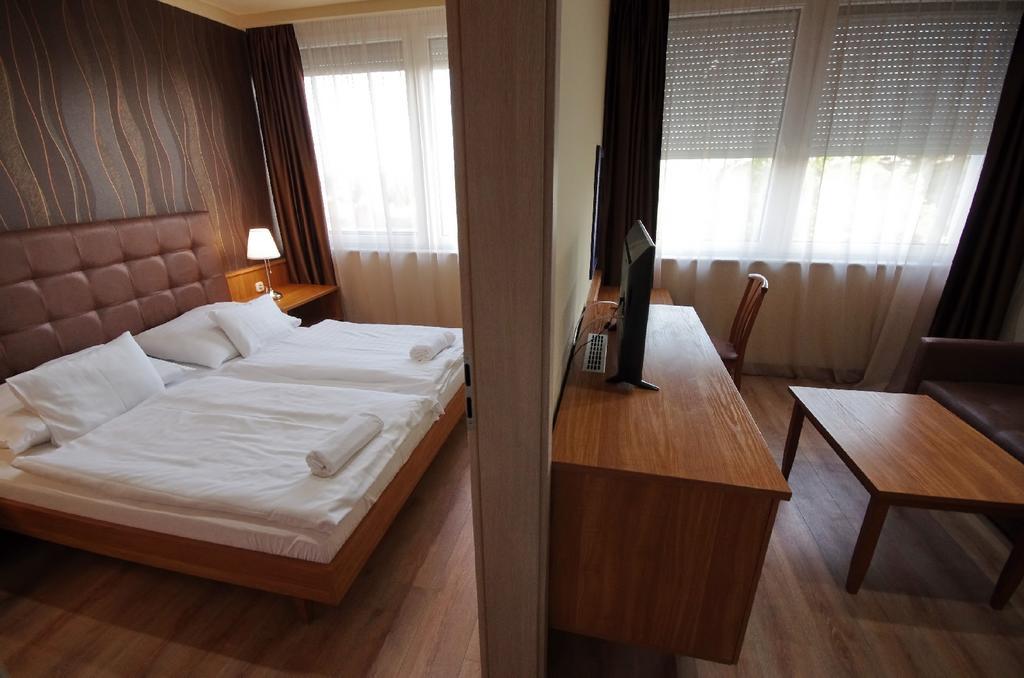 Aqua Hotel Gyula Εξωτερικό φωτογραφία
