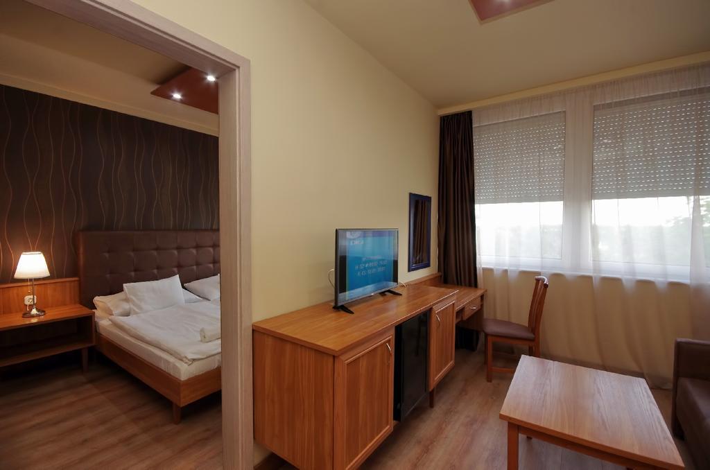 Aqua Hotel Gyula Εξωτερικό φωτογραφία